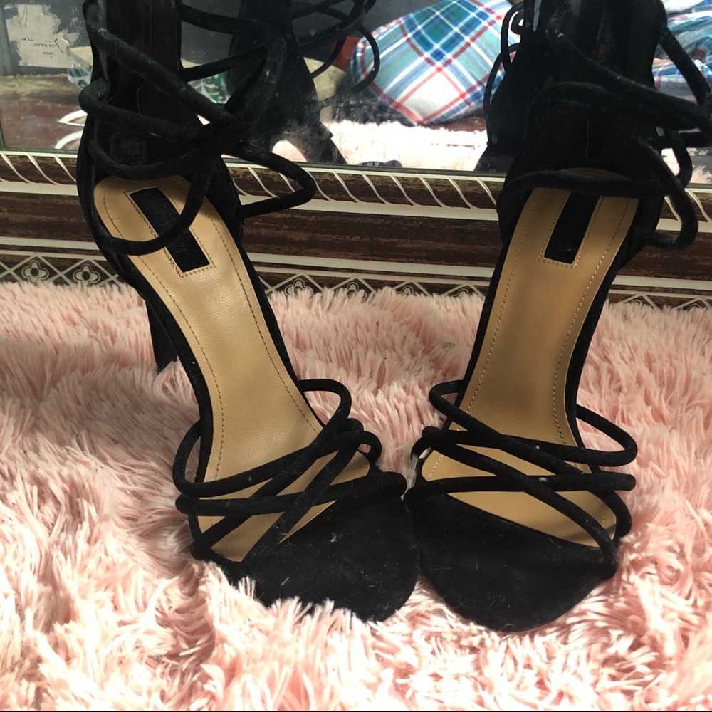Black Sued heels - Picture 2 of 5
